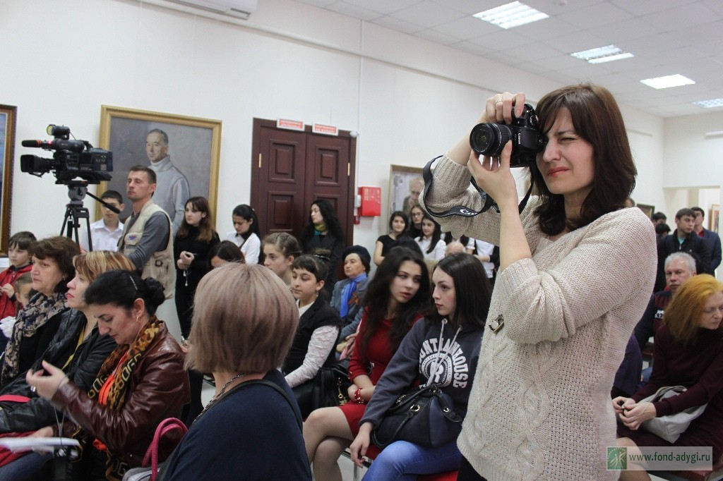 Выставка «Этих дней не смолкнет слава…» открылась в Музее изобразительных искусств в Нальчике